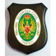 Metopa de madera con escudo Guardia Civil de Tráfico  sobre óvalo de porcelana.